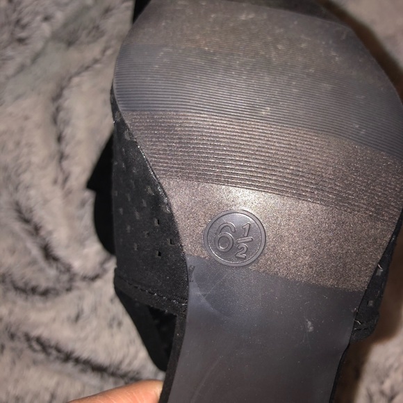 BLACK HEELS SIZE 6 1/2 - Picture 4 of 4